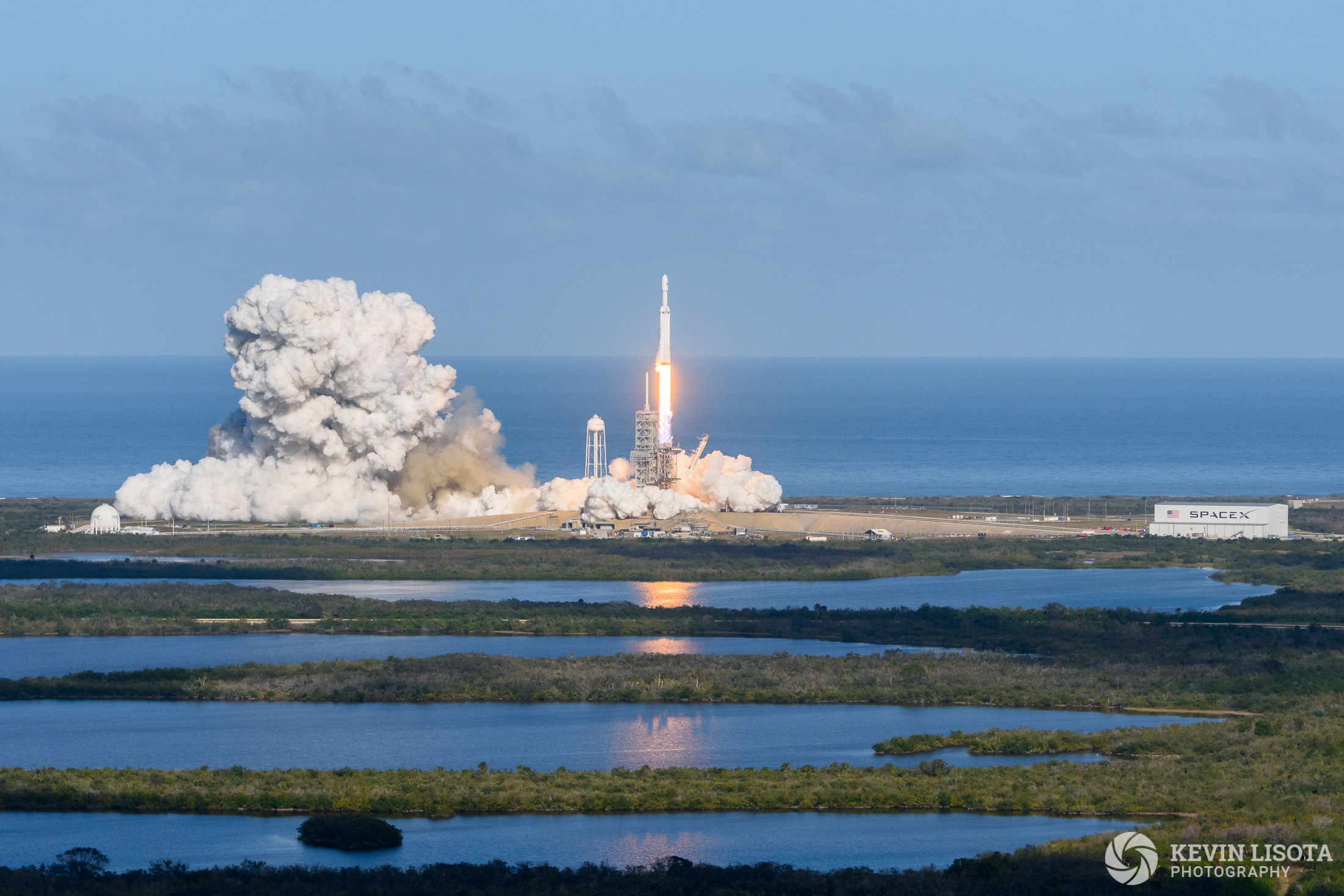 SpaceX Falcon Heavy Launch from NASA VAB rooftop