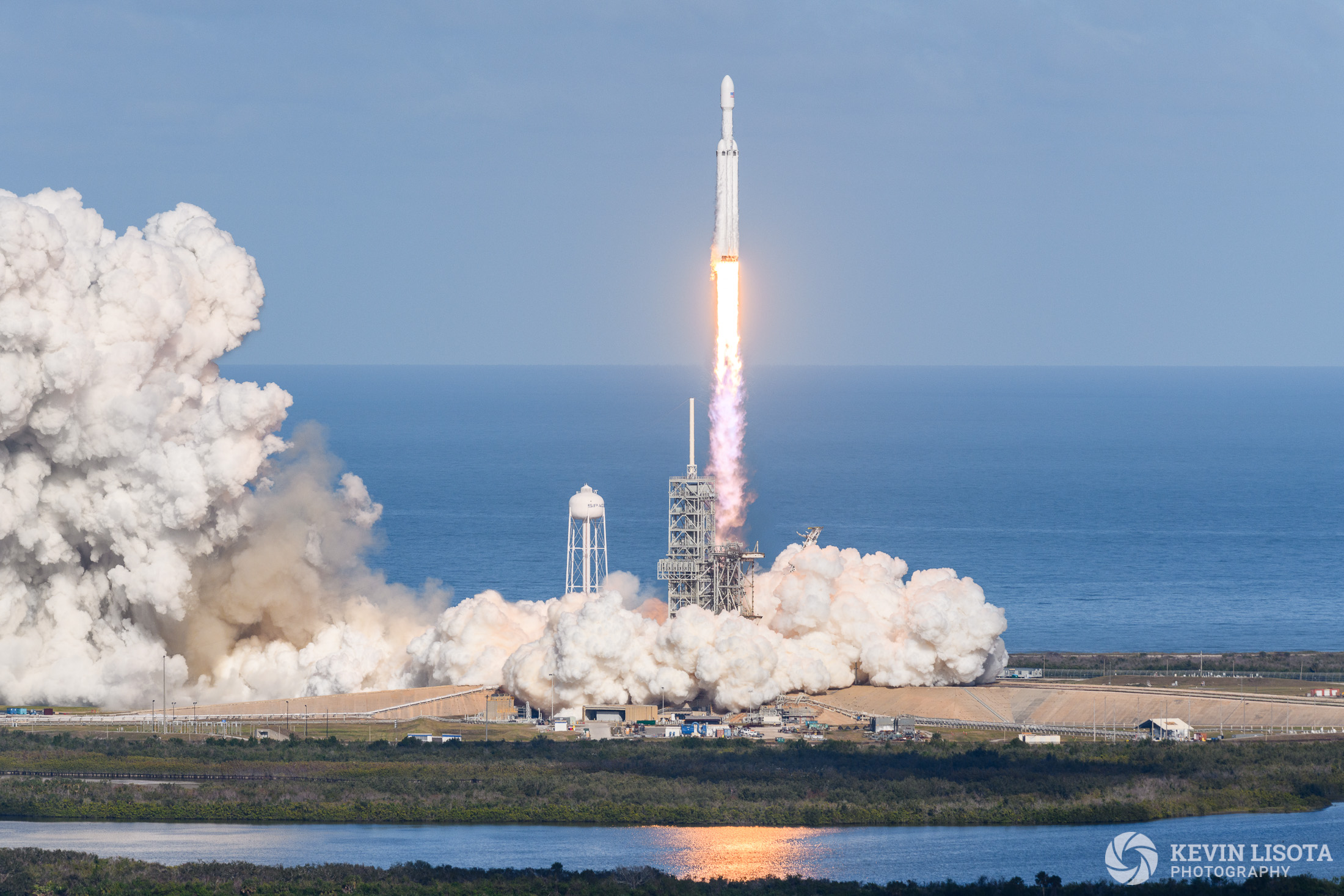 SpaceX Falcon Heavy Launch from NASA VAB rooftop