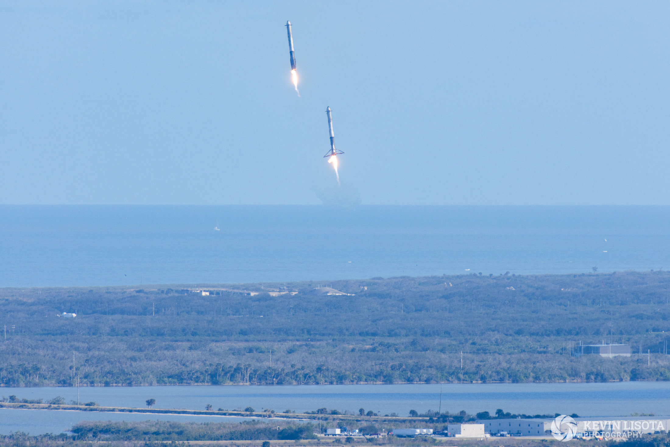 Falcon Heavy side booster landing