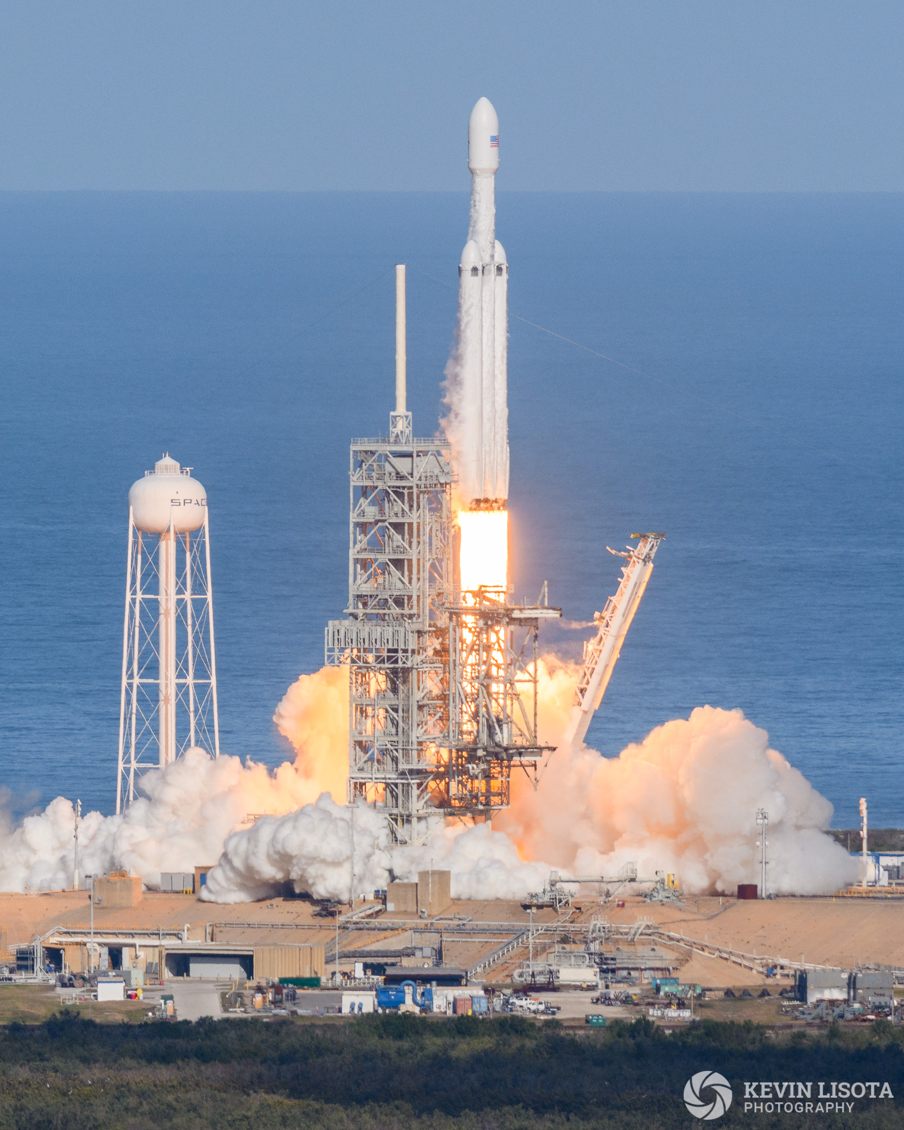 SpaceX Falcon Heavy Launch from NASA VAB rooftop